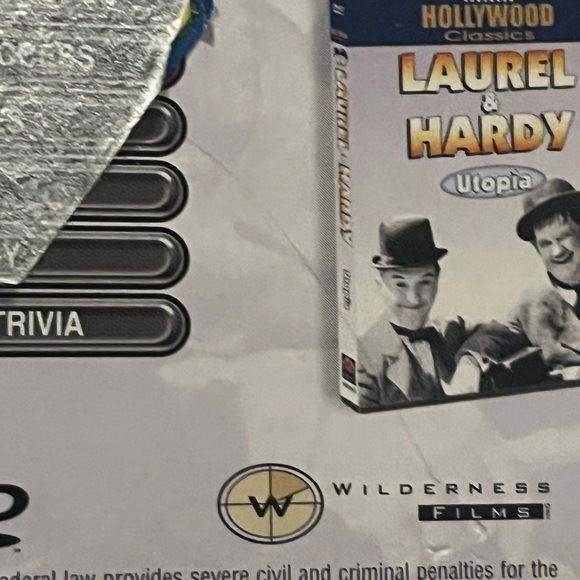Laurel & Hardy Hollywood Classic ( The Flying Deuces & Utopia ) 2- DVD movie - Picture 6 of 10